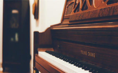 重慶買鋼琴是選擇國(guó)產(chǎn)新鋼琴還是進(jìn)口二手鋼琴 重慶星橙琴行