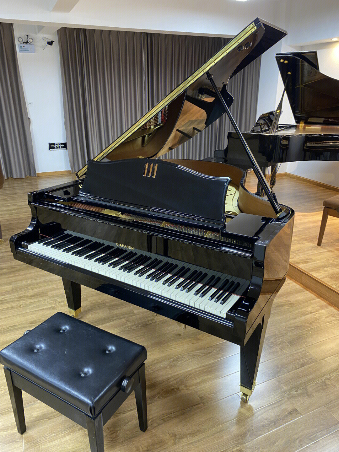 古董鋼琴鑲了象牙片,能否進(jìn)口?海關(guān):no!