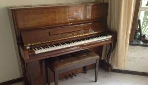 低價轉讓一臺95成新的韓國進口英昌立式二手鋼琴
